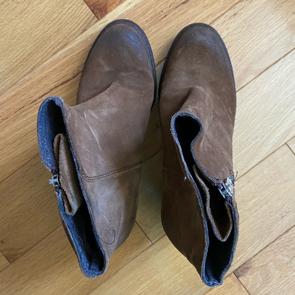 Cute Browns suede boots - Picture 3 of 6